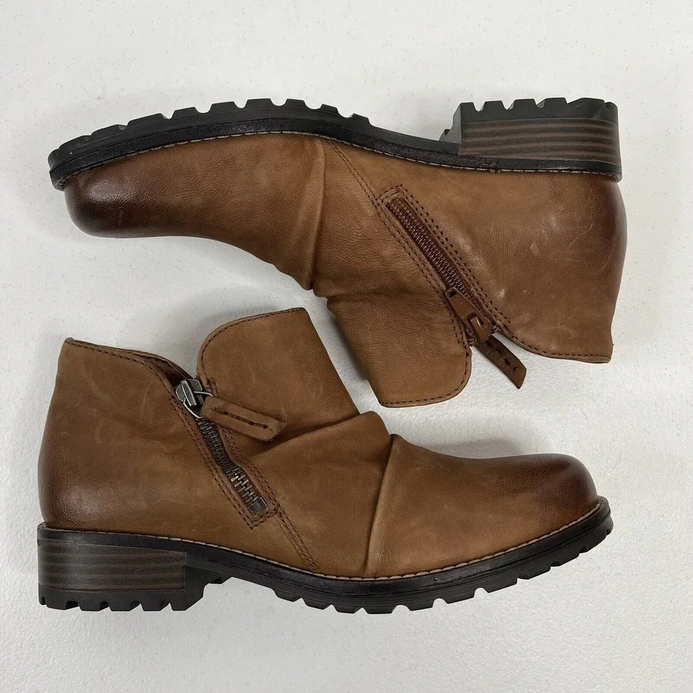Clarks Size 6.5 Clarkwell Boots Brown Leather Side Zip Booties Comfort Women's